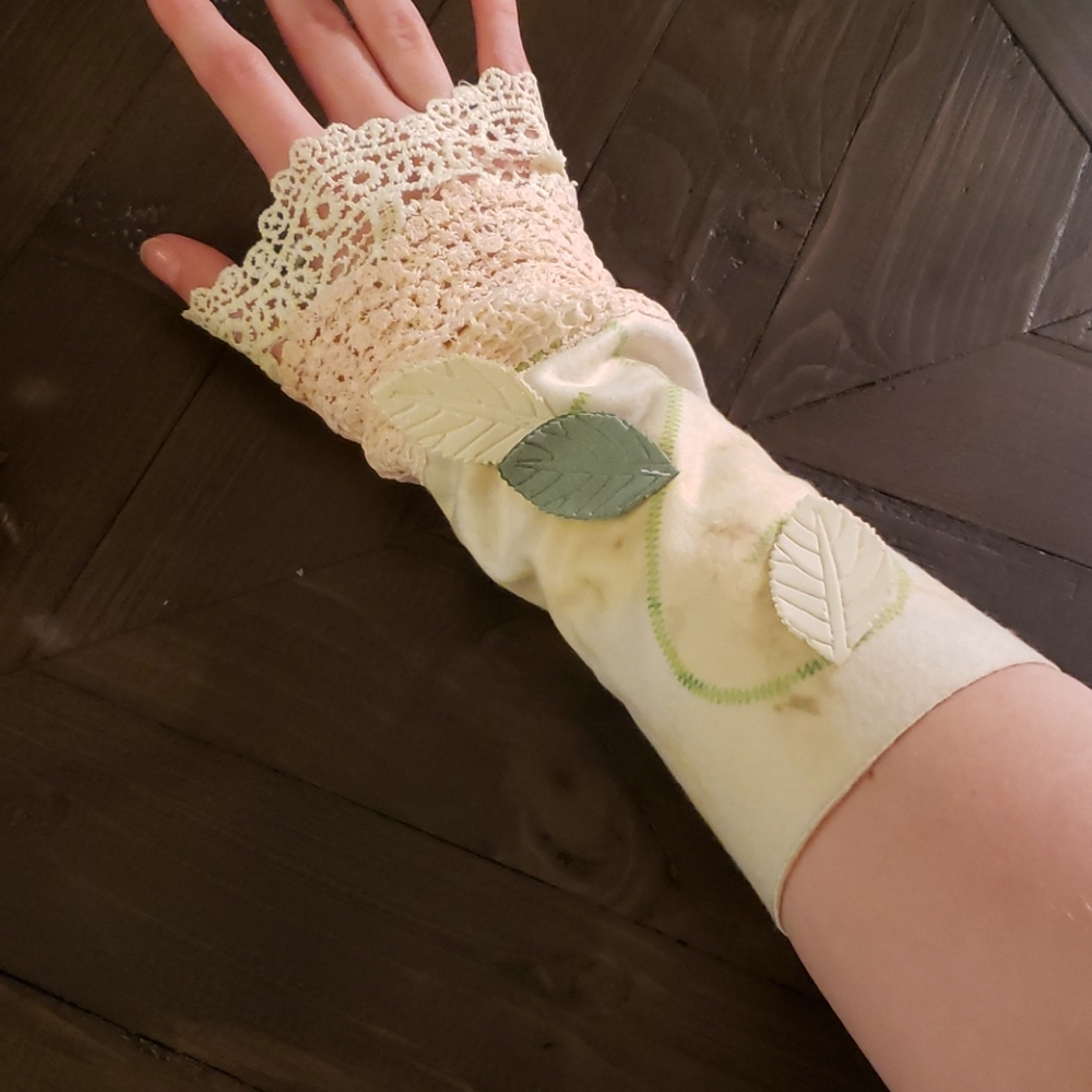 Cute Lace Leaf Fingerless Mittens